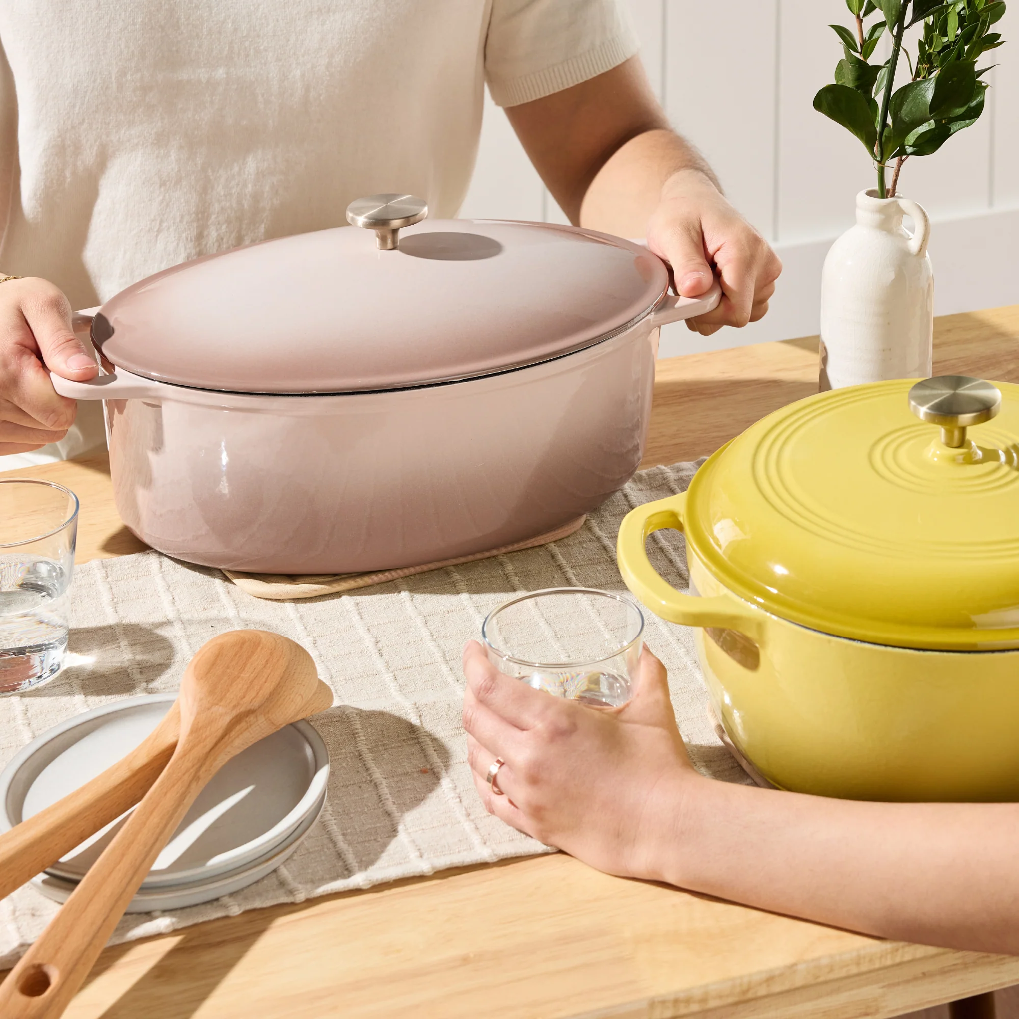Oval Cast-Iron Dutch Oven Kitchen Cookware w/ Enamel - 7.5qt - Image 5