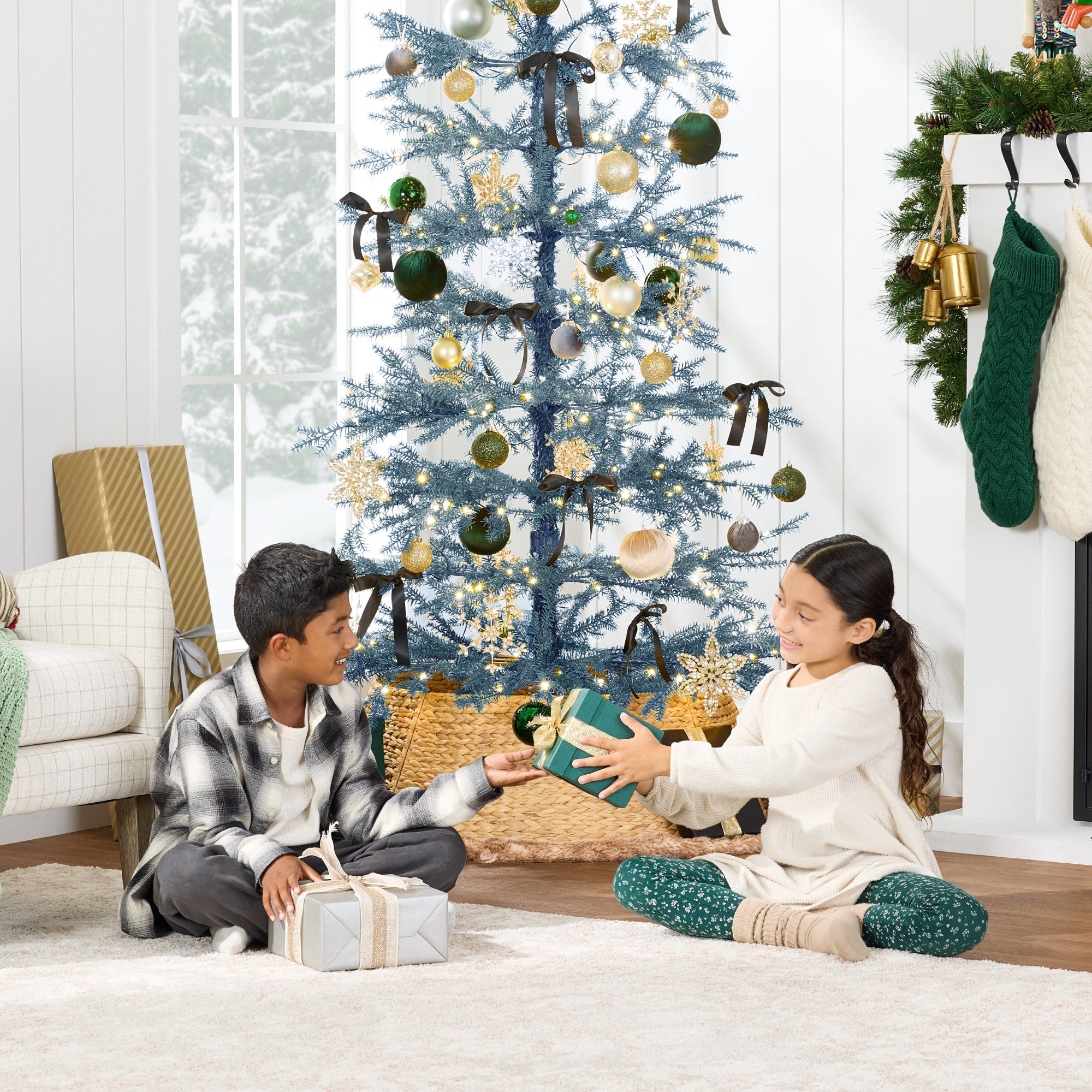 Pre-Lit Sparse Christmas Tree w/ 2-in-1 LED Lights, Cordless Connection - Image 6