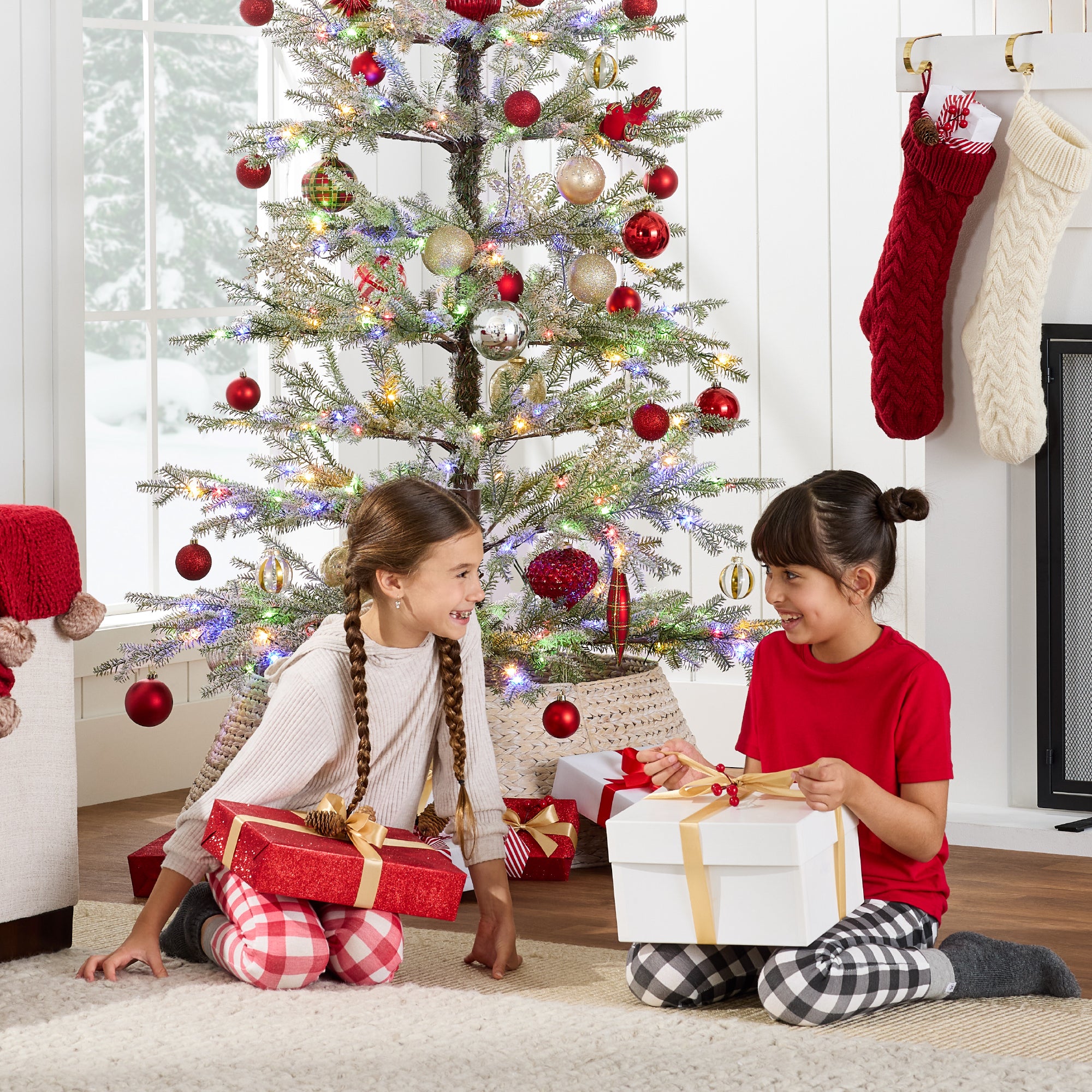 Green Pre-Lit Sparse Flocked Christmas Tree w/ 2-in-1 LEDs, Cordless Connection - Image 42