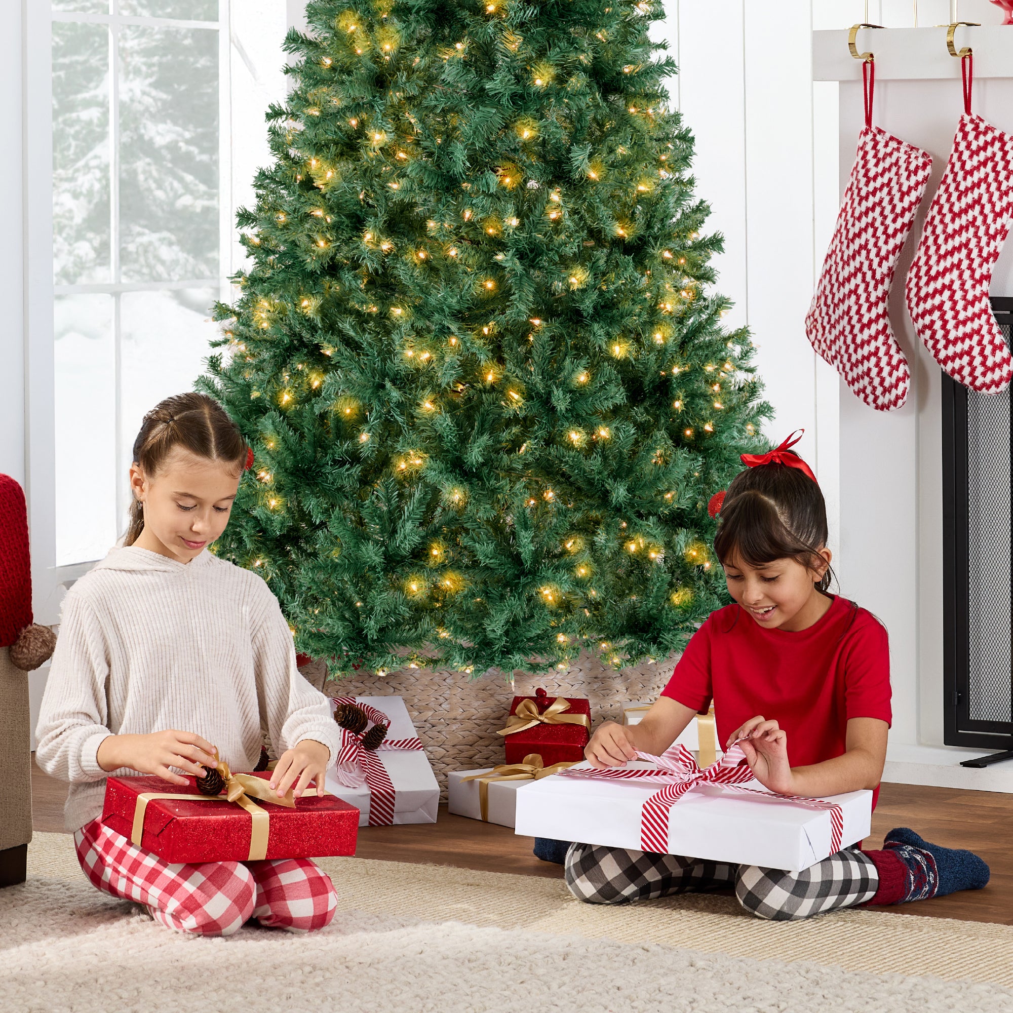 Premium Artificial Pre-Lit Pine Christmas Tree w/ 1,000 Tips, 250 Lights - Image 5